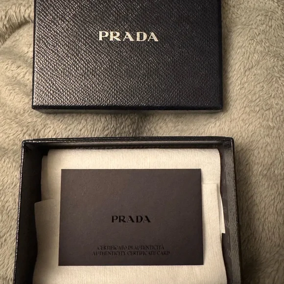 Prada Saffiano Leather Slim Card Holder Wallet Brand New Made in Italy